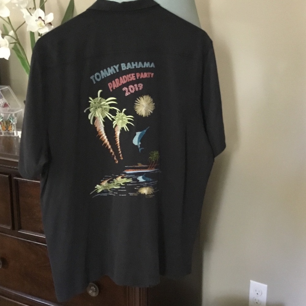 Tommy Bahama-EUC-2019 LTD ED Black Short-Sleeve Silk Camp Shirt, Tropical Motif